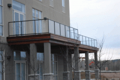 commercial-deck-wrap-glass-rail