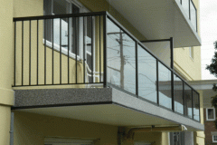 commercial-glass-picket-railing