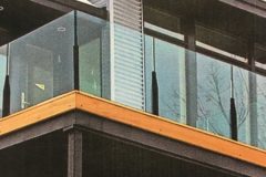 newstyle-glass-rail